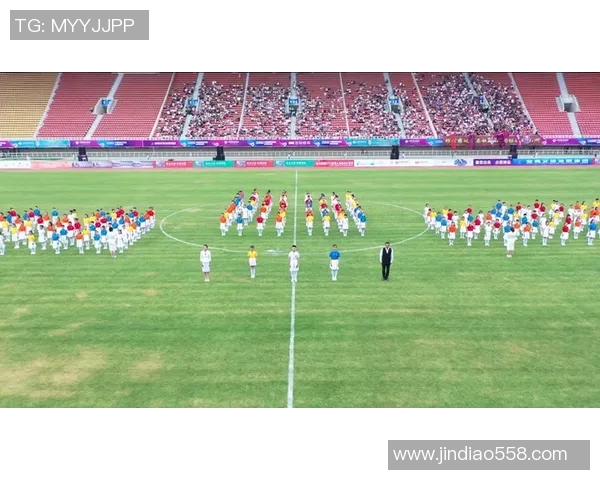 香港足球明星队在宝鸡激情对决展现足球魅力与团队精神 香港足球明星队在宝鸡激情对决展现足球魅力与团队精神