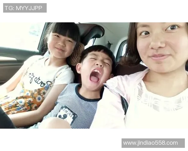 足球明星与孩子们的温馨时刻视频分享,感受亲子互动的快乐与激情 足球明星与孩子们的温馨时刻视频分享,感受亲子互动的快乐与激情