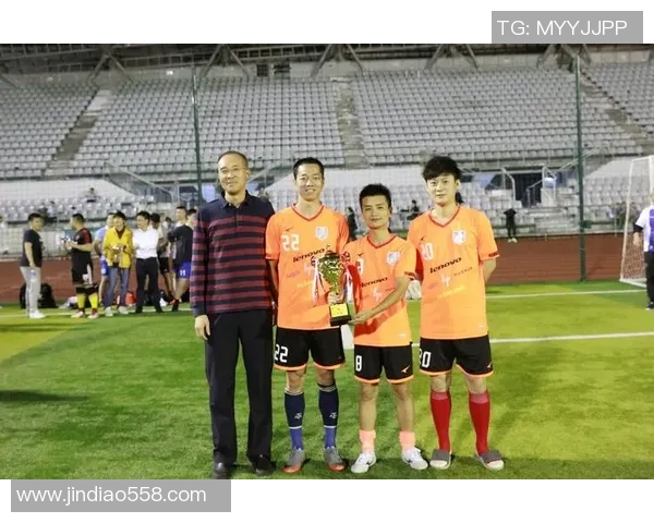 深圳足球队在邀请赛中的团队协作表现分析与评价